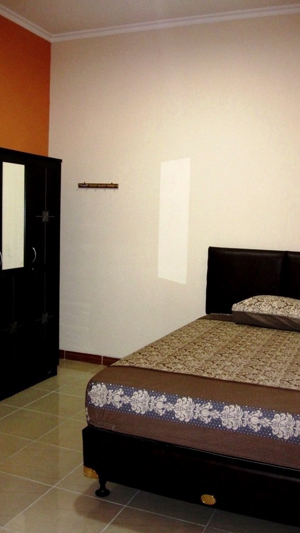 Rumah Kos kosan menguntungkan di pinggir jalan daerah Lebak Bulus