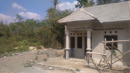 RUMAH MINIMALIS DALAM PROSES, BERADA DI DAERAH PERENG, ARGOREJO, BANTUL