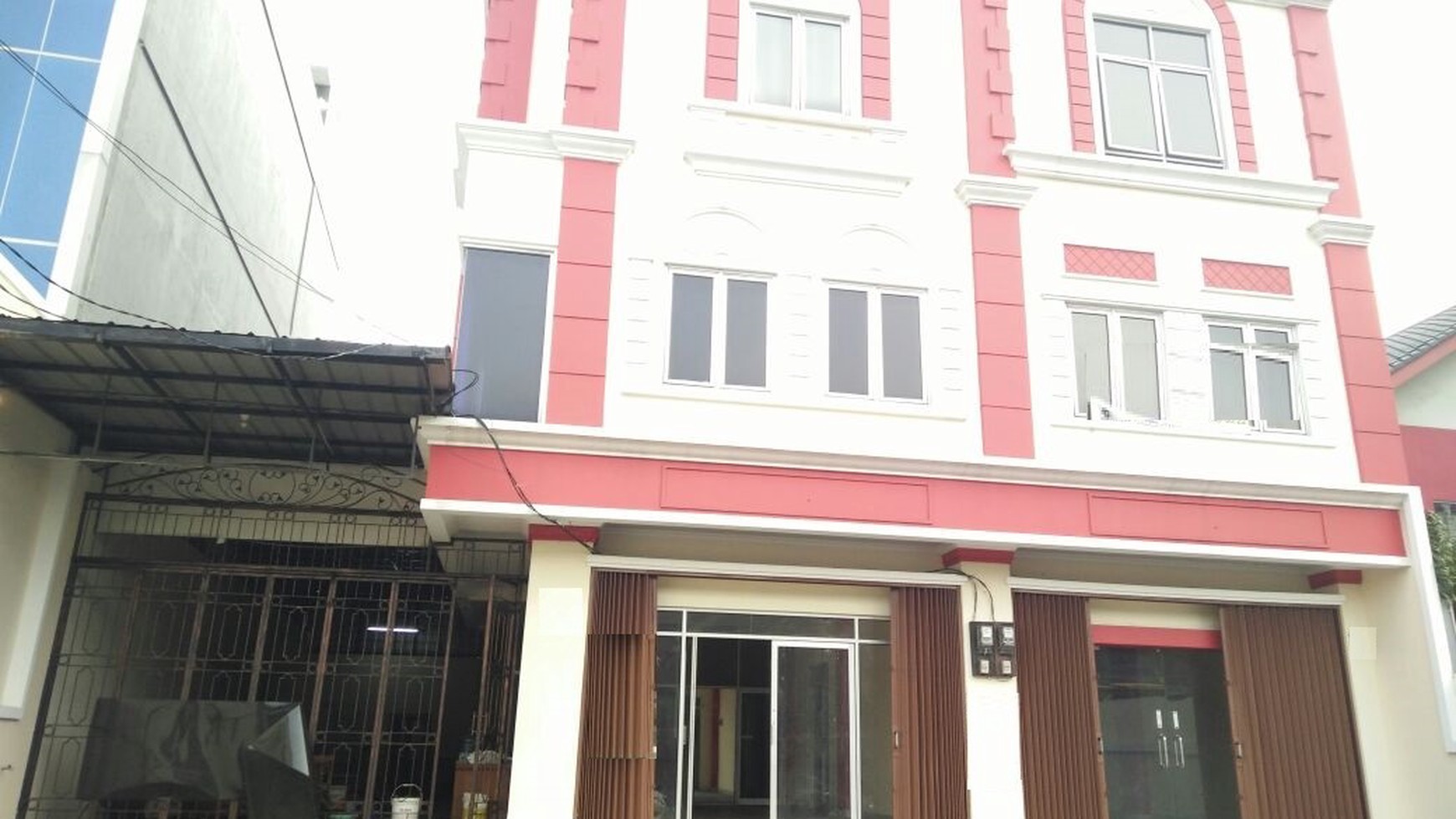 Ruko/Gedung Serbaguna di Pinggir Jalan Kesehatan Jaksel