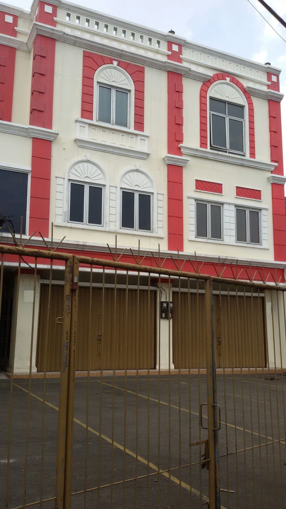 Ruko/Gedung Serbaguna di Pinggir Jalan Kesehatan Jaksel