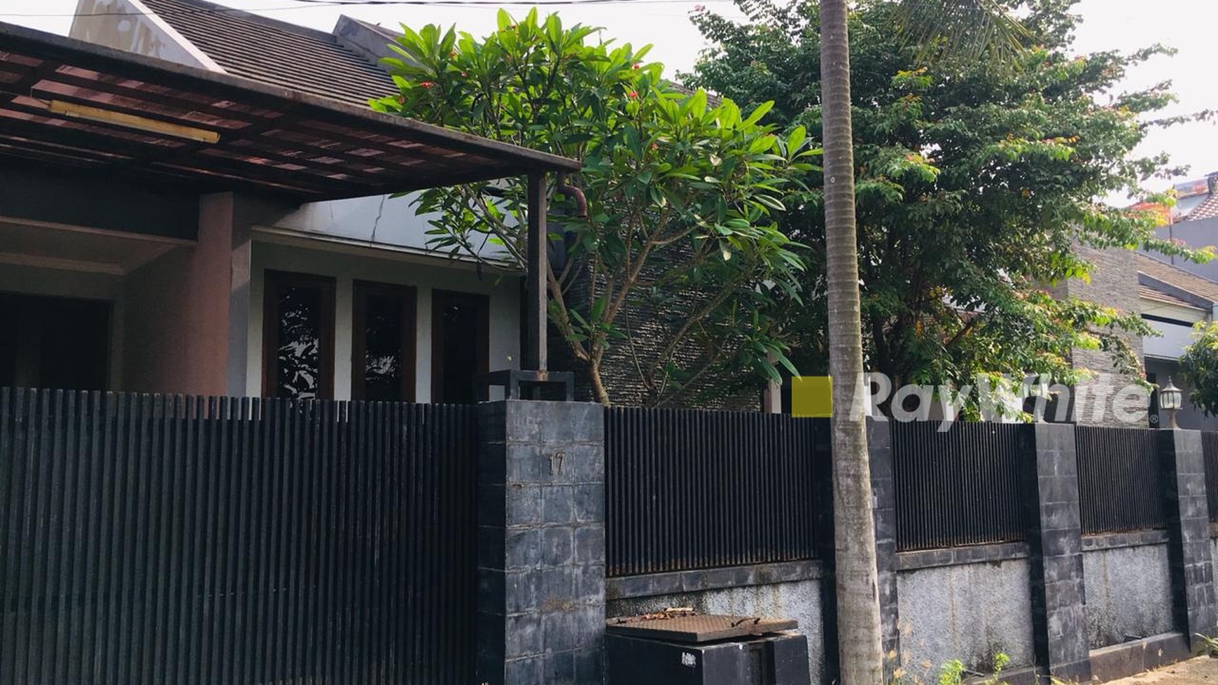 Rumah Bagus di Bukit Cirendeu dekat Stasiun MRT