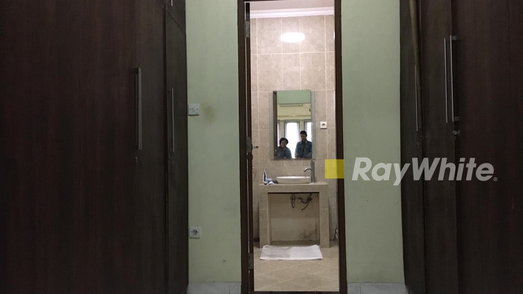 Rumah Bagus di Bukit Cirendeu dekat Stasiun MRT