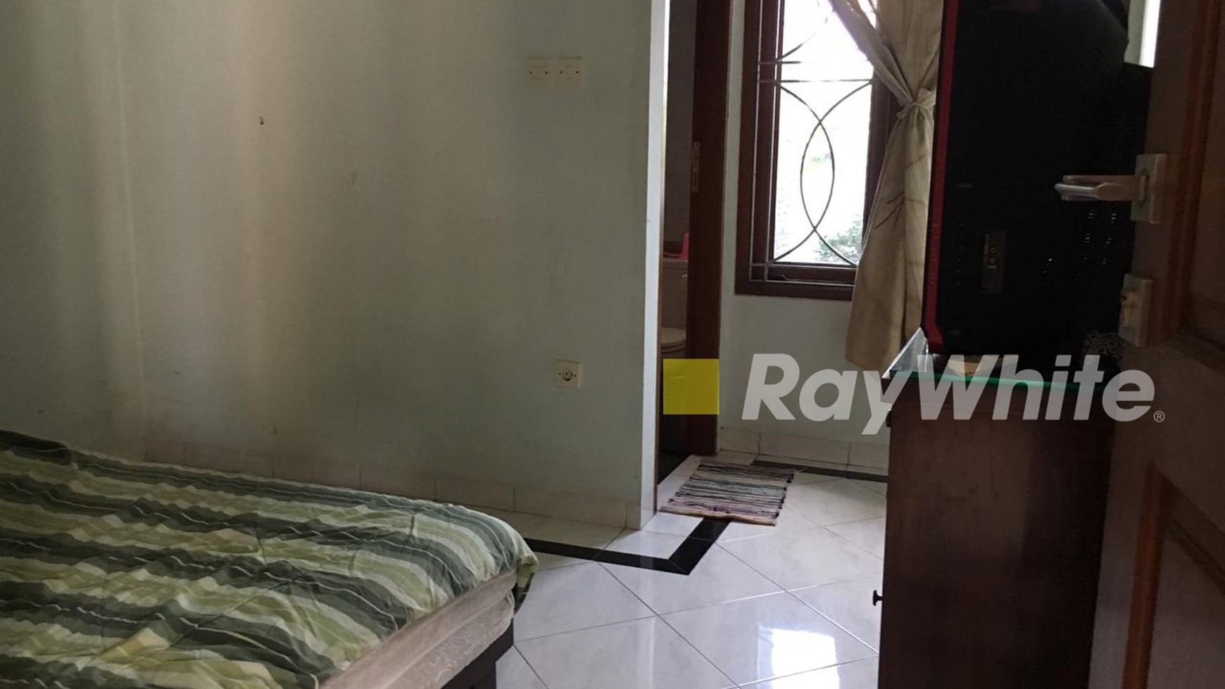 Rumah Bagus di Bukit Cirendeu dekat Stasiun MRT