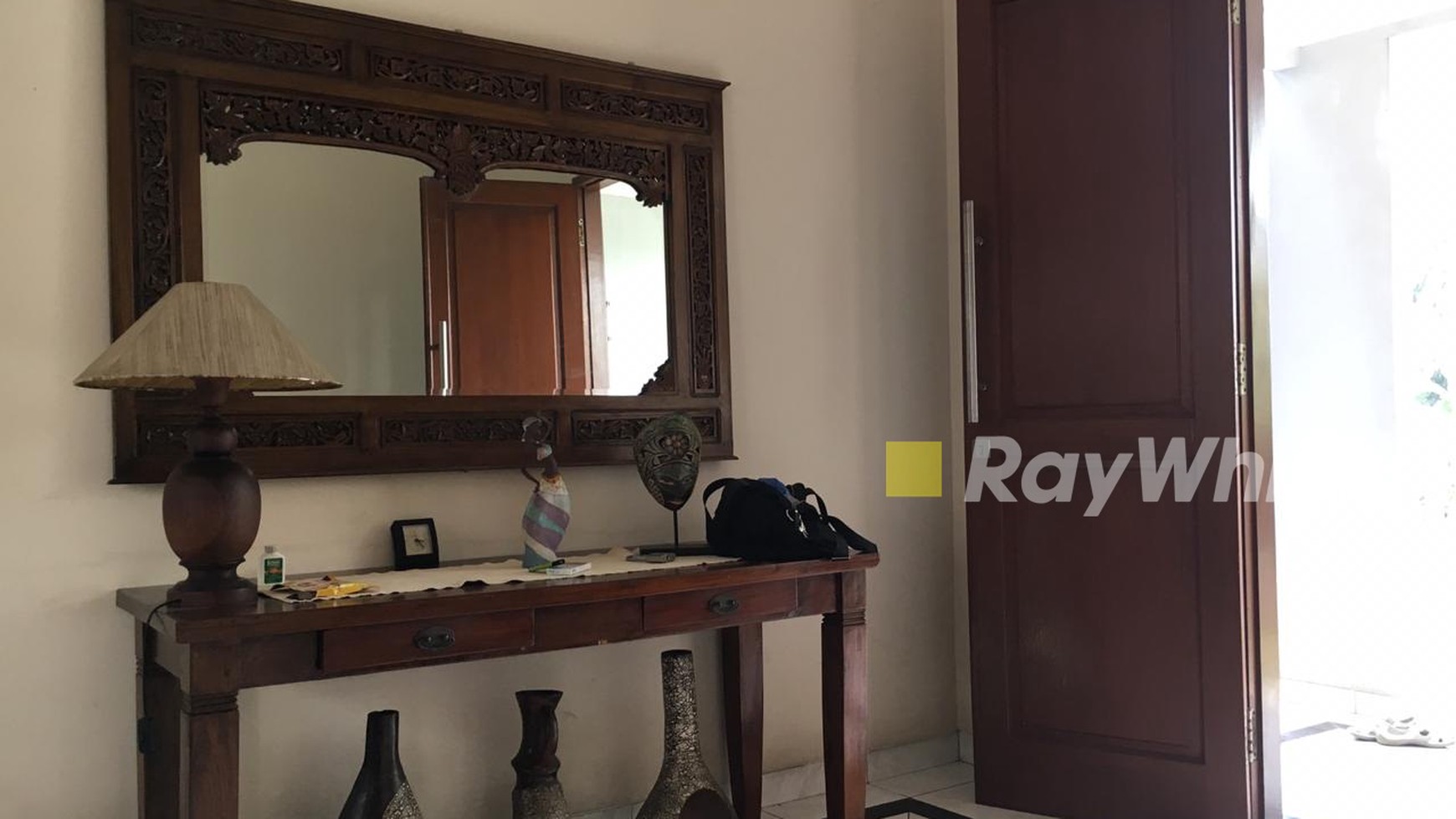 Rumah Bagus di Bukit Cirendeu dekat Stasiun MRT