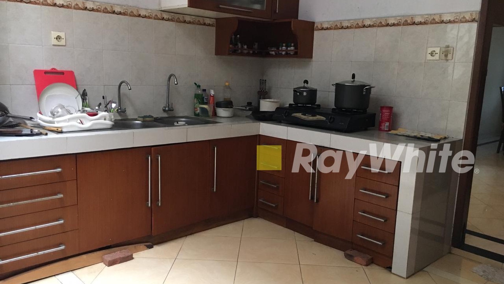 Rumah Bagus di Bukit Cirendeu dekat Stasiun MRT