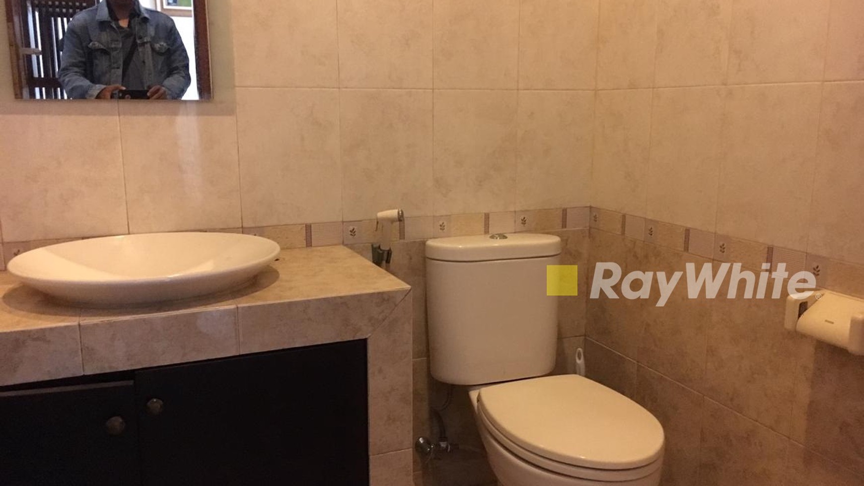 Rumah Bagus di Bukit Cirendeu dekat Stasiun MRT