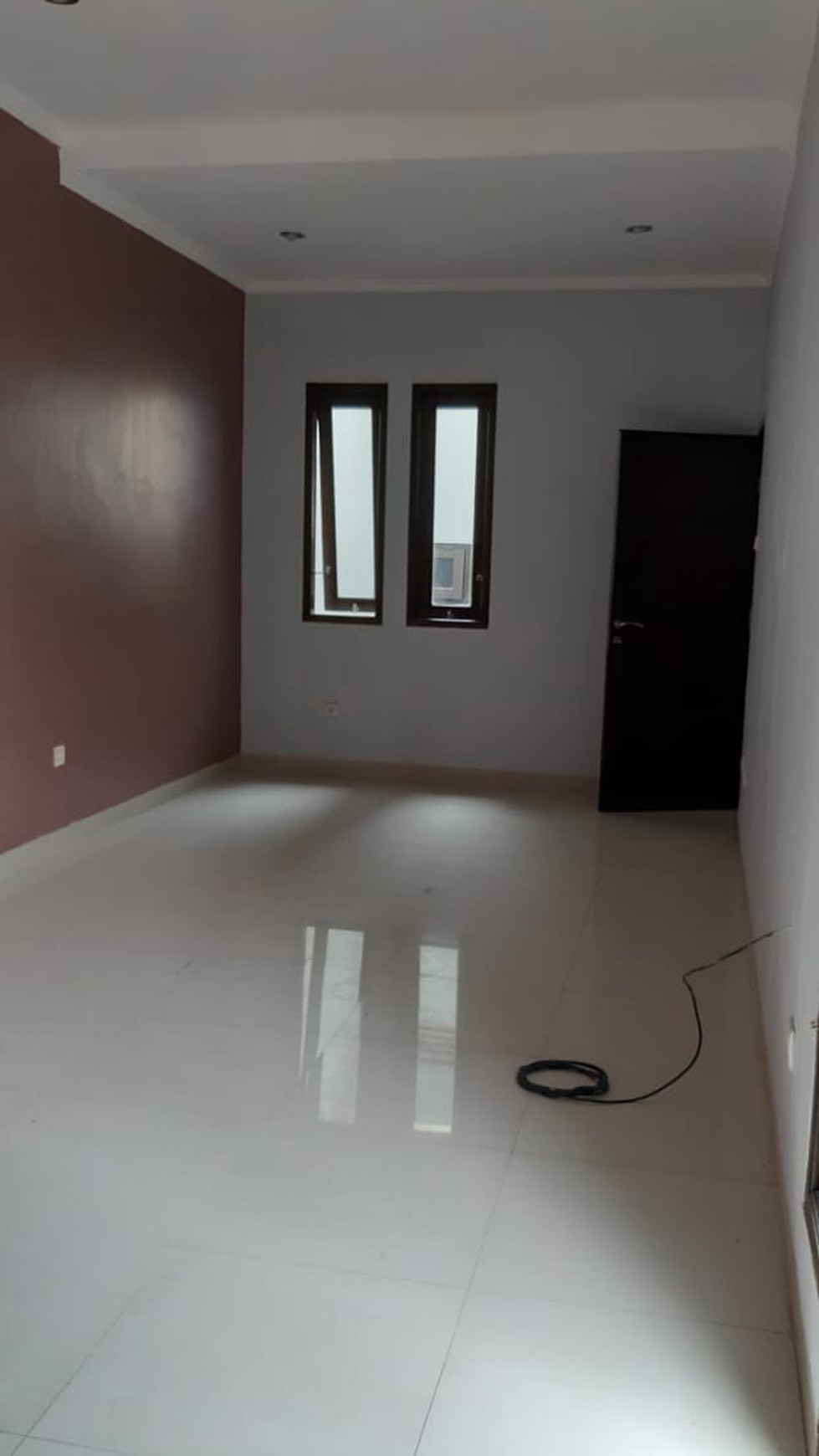 Rumah dengan Kondisi Baik dan Menarik di Cinere Raya