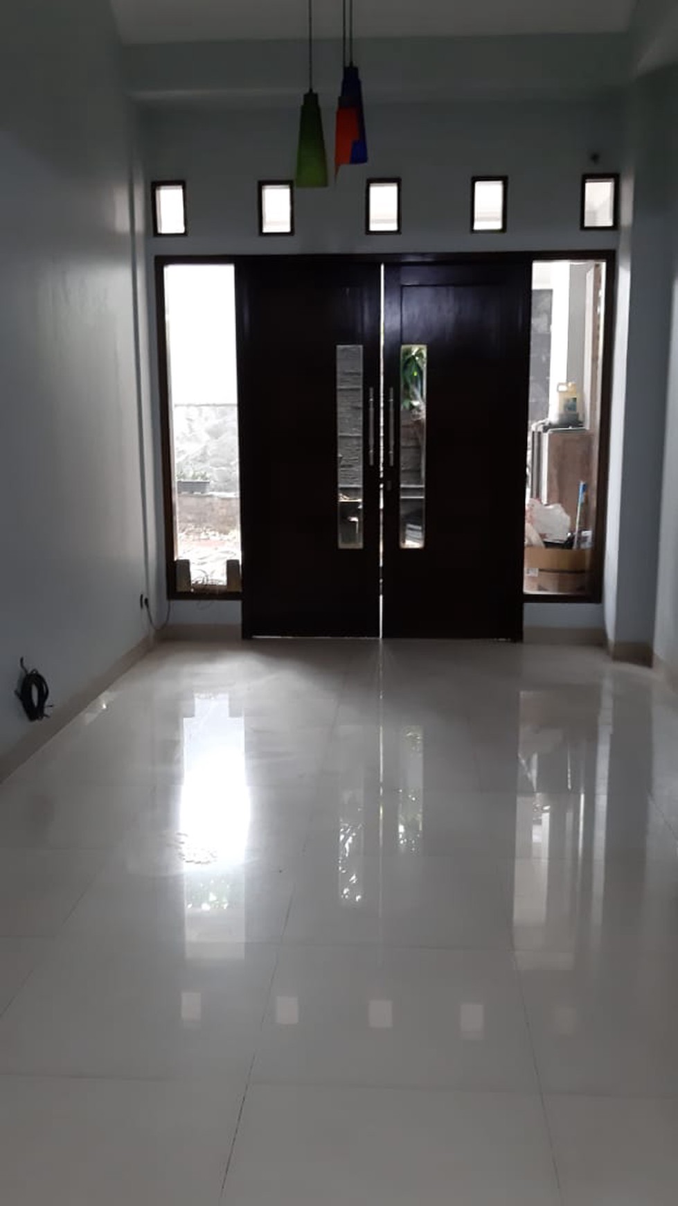 Rumah dengan Kondisi Baik dan Menarik di Cinere Raya