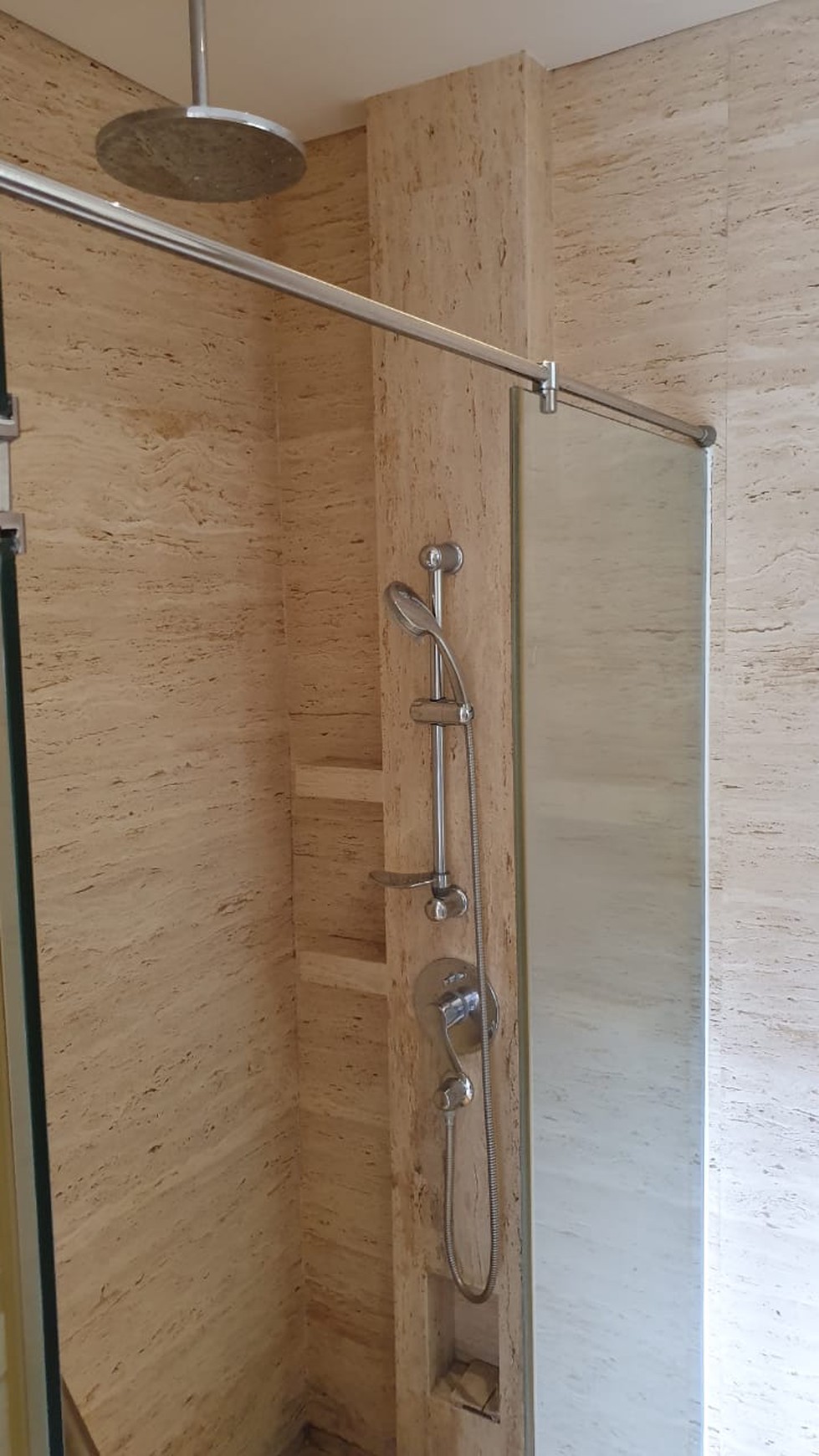 Sewa Rumah Metro Alam Pondok Indah ... Ada Lift.. Ada