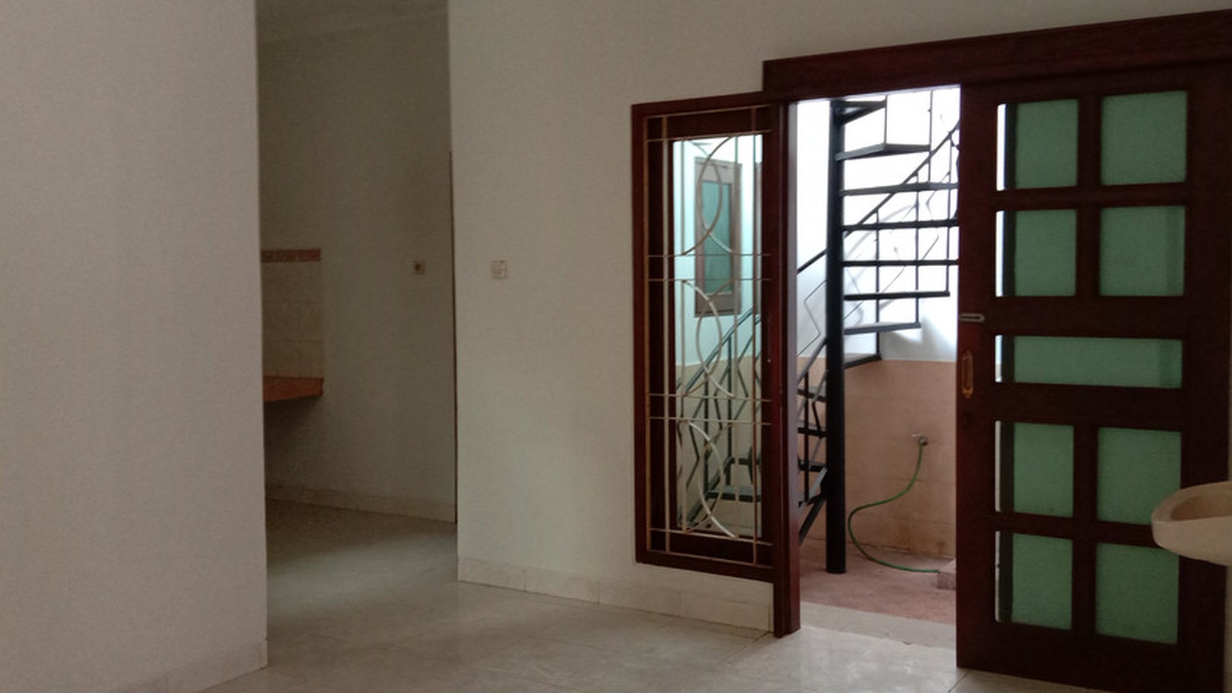 RUMAH TINGGAL, DI GRIYA INDAH, DEKAT STIE YKP&MIROTA GODEAN.