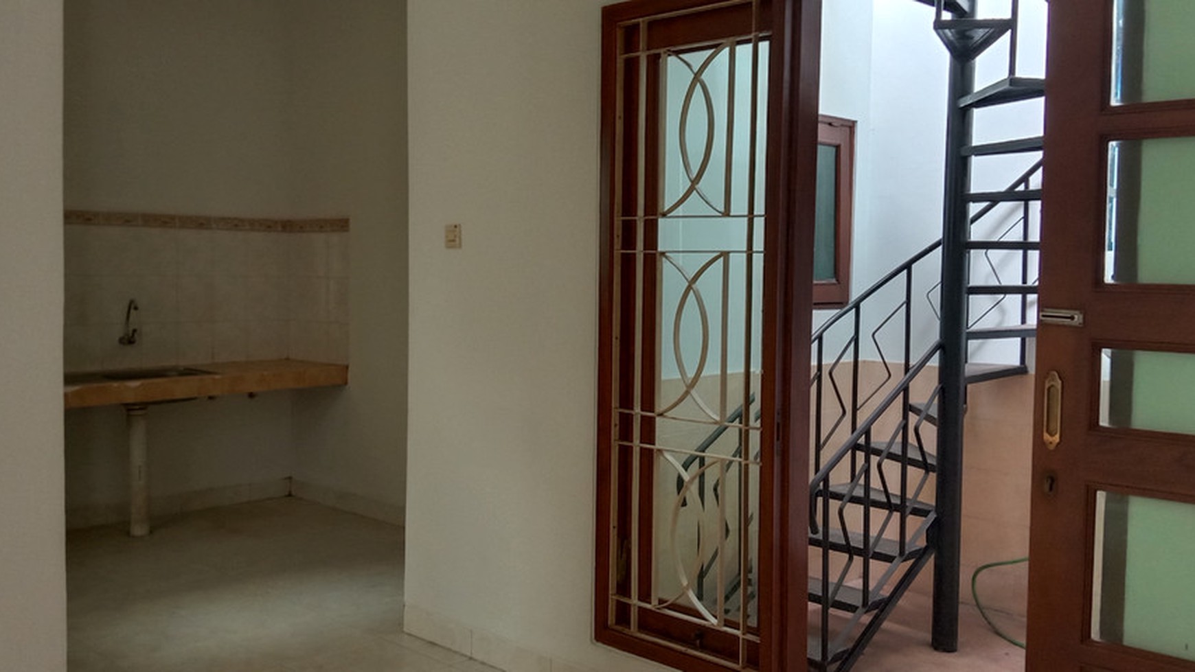 RUMAH TINGGAL, DI GRIYA INDAH, DEKAT STIE YKP&MIROTA GODEAN.