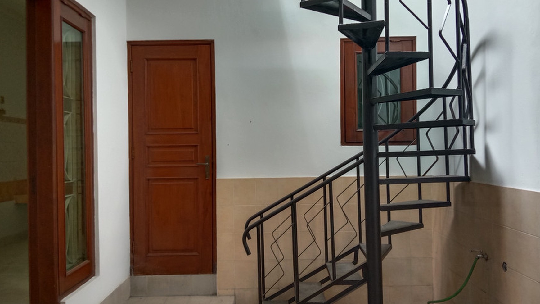 RUMAH TINGGAL, DI GRIYA INDAH, DEKAT STIE YKP&MIROTA GODEAN.