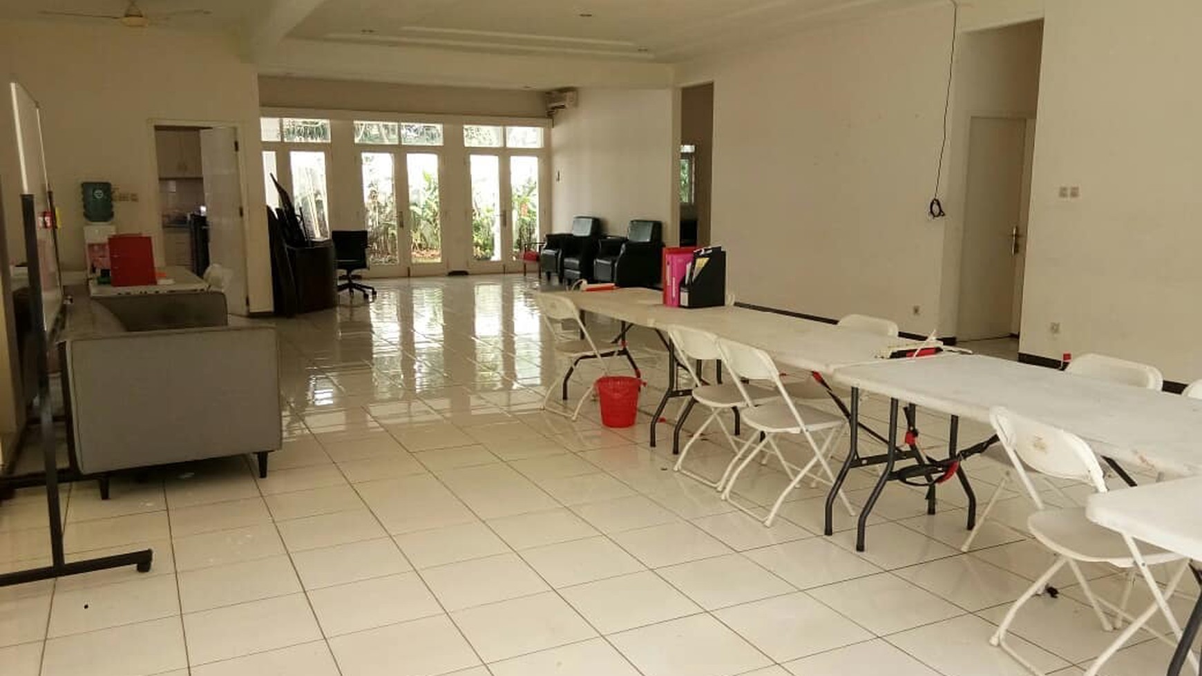 Rumah 1 lantai yang luas dan Asri di Kemang Barat Jakarta Selatan