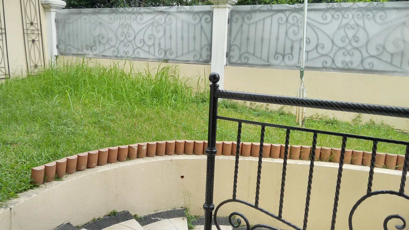 RUMAH 2 LANTAI + BASEMENT SEMI FURNISHED PERUMAHAN BUKIT MAS REMPOA VETERAN JAKARTA SELATAN
