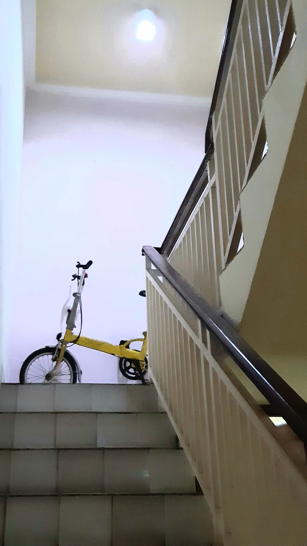 Rumah Komersial Pinggir Jalan Raya CINERE 2 Lantai luas tanah 32m Harga 75Jt/Thn nego sampai deal