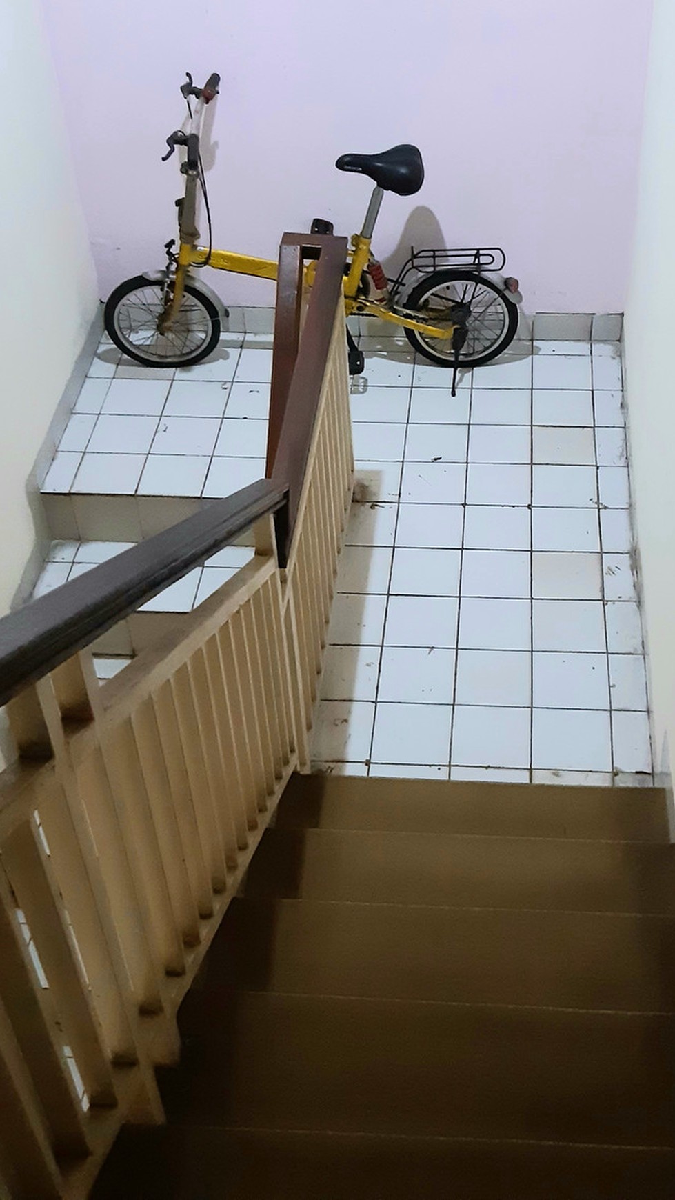 Rumah Komersial Pinggir Jalan Raya CINERE 2 Lantai luas tanah 32m Harga 75Jt/Thn nego sampai deal