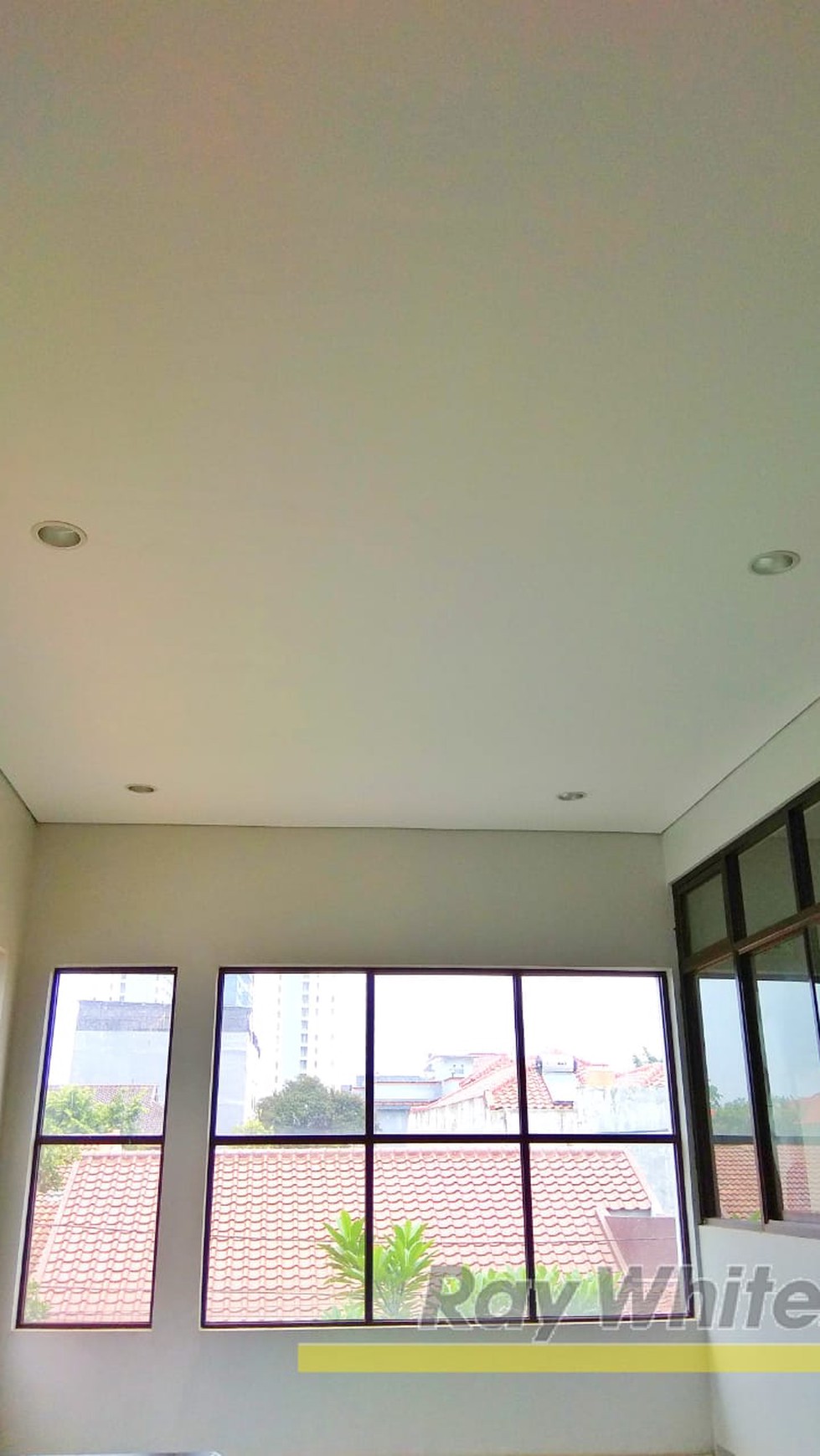 Rumah Tampak Asri di Kalibata