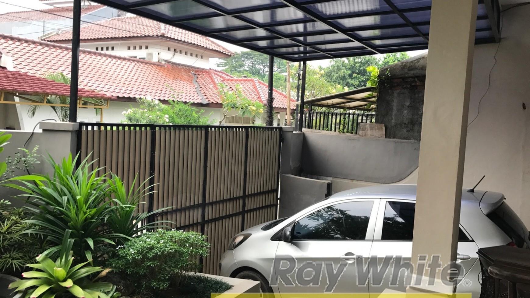 Rumah Tampak Asri di Kalibata