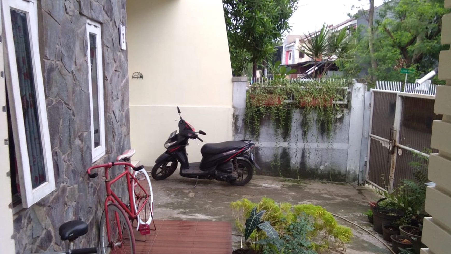 Rumah Cantik, Hunian Nyaman dan Asri @Komp Deplu, Cipadu