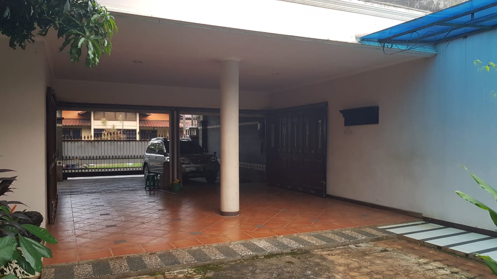 Rumah Dengan Halaman Luas, Pinggir Jalan @Komp Deplu, Cipadu