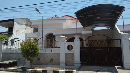 Rumah Modern Jalan Manyar rejo
