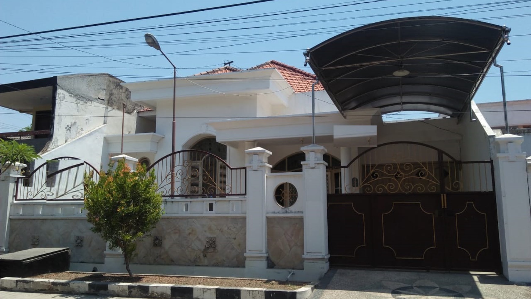 Rumah Modern Jalan Manyar rejo