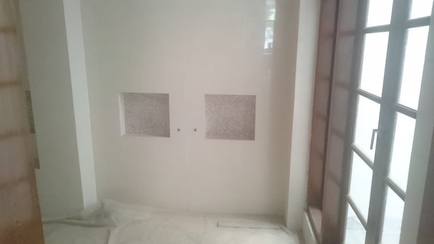 Rumah cantik baru renov mau disewakan daerah Alam Sutera bisa digunakan untuk buka usaha bisnis dan rumah tinggal.