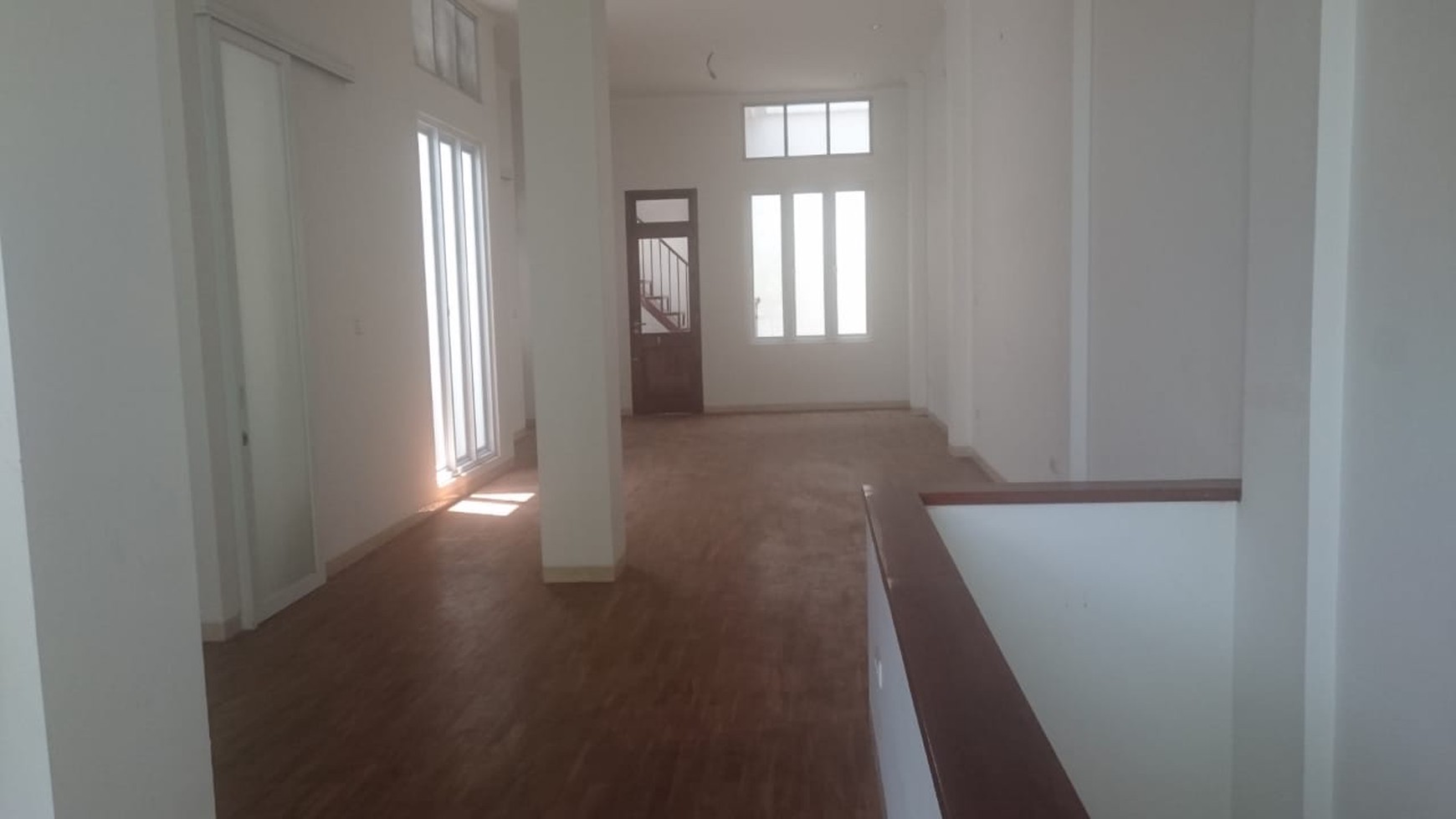 Rumah cantik baru renov mau disewakan daerah Alam Sutera bisa digunakan untuk buka usaha bisnis dan rumah tinggal.