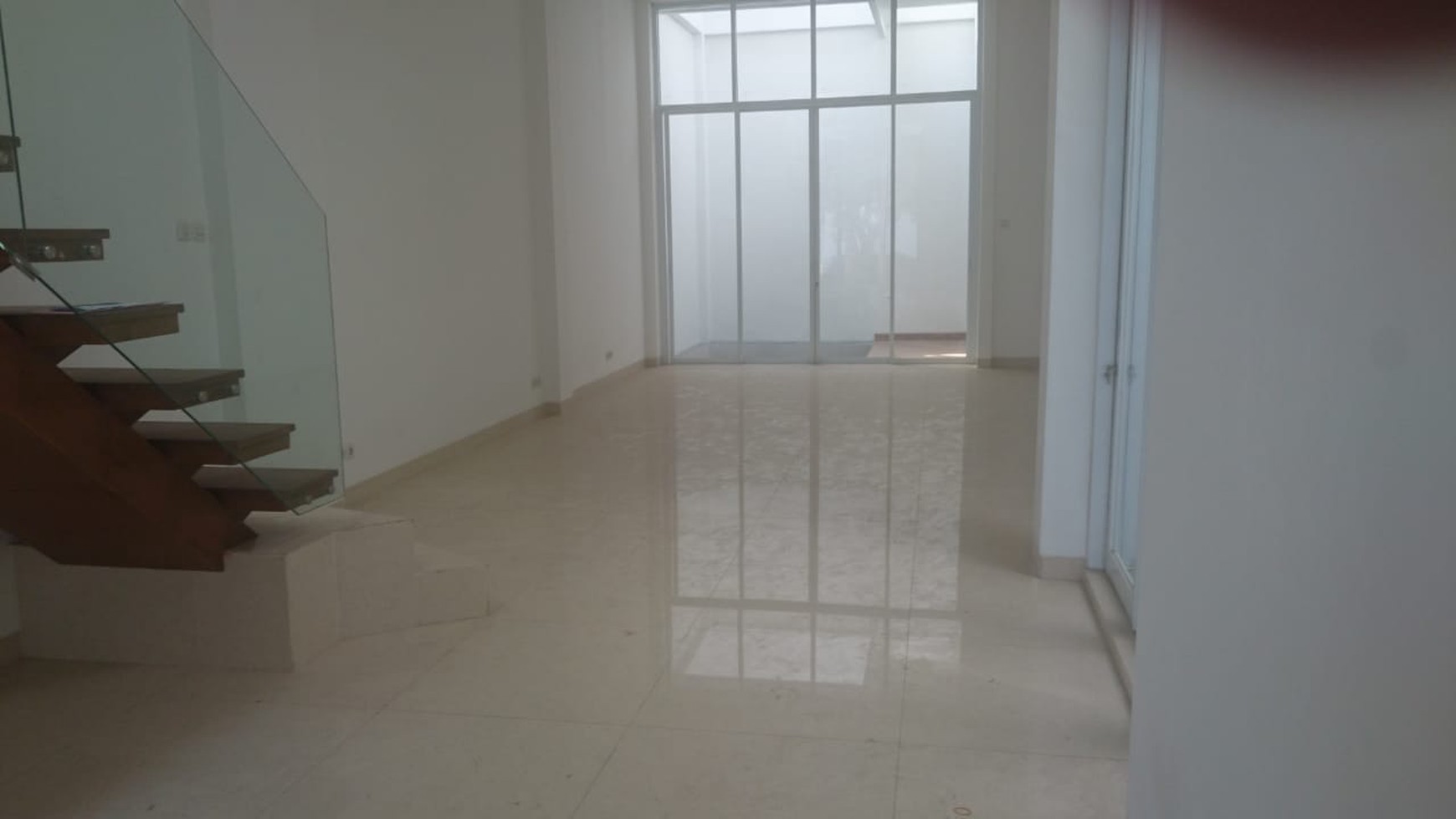 Rumah cantik baru renov mau disewakan daerah Alam Sutera bisa digunakan untuk buka usaha bisnis dan rumah tinggal.