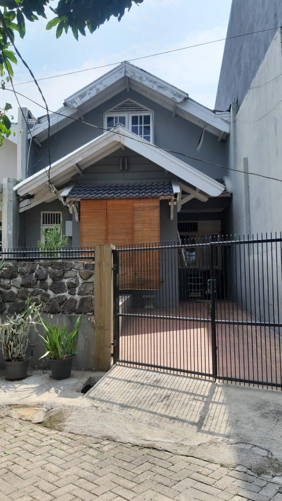 Rumah elok siap huni,bagus di Sektor 4 Bintaro Jaya
