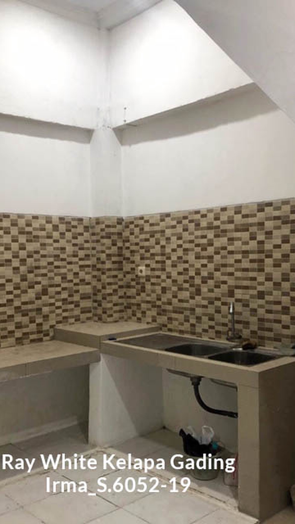 Rumah  Kelapa Molek 6x15m2