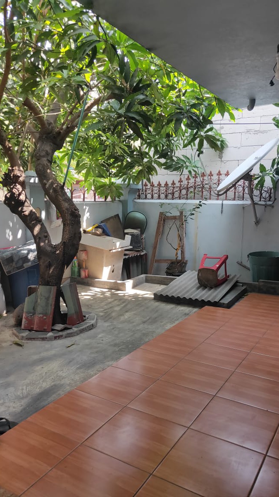 Rumah 1,5 lantai yang Asri Harga nego sampai deal di Semper Jakarta Utara