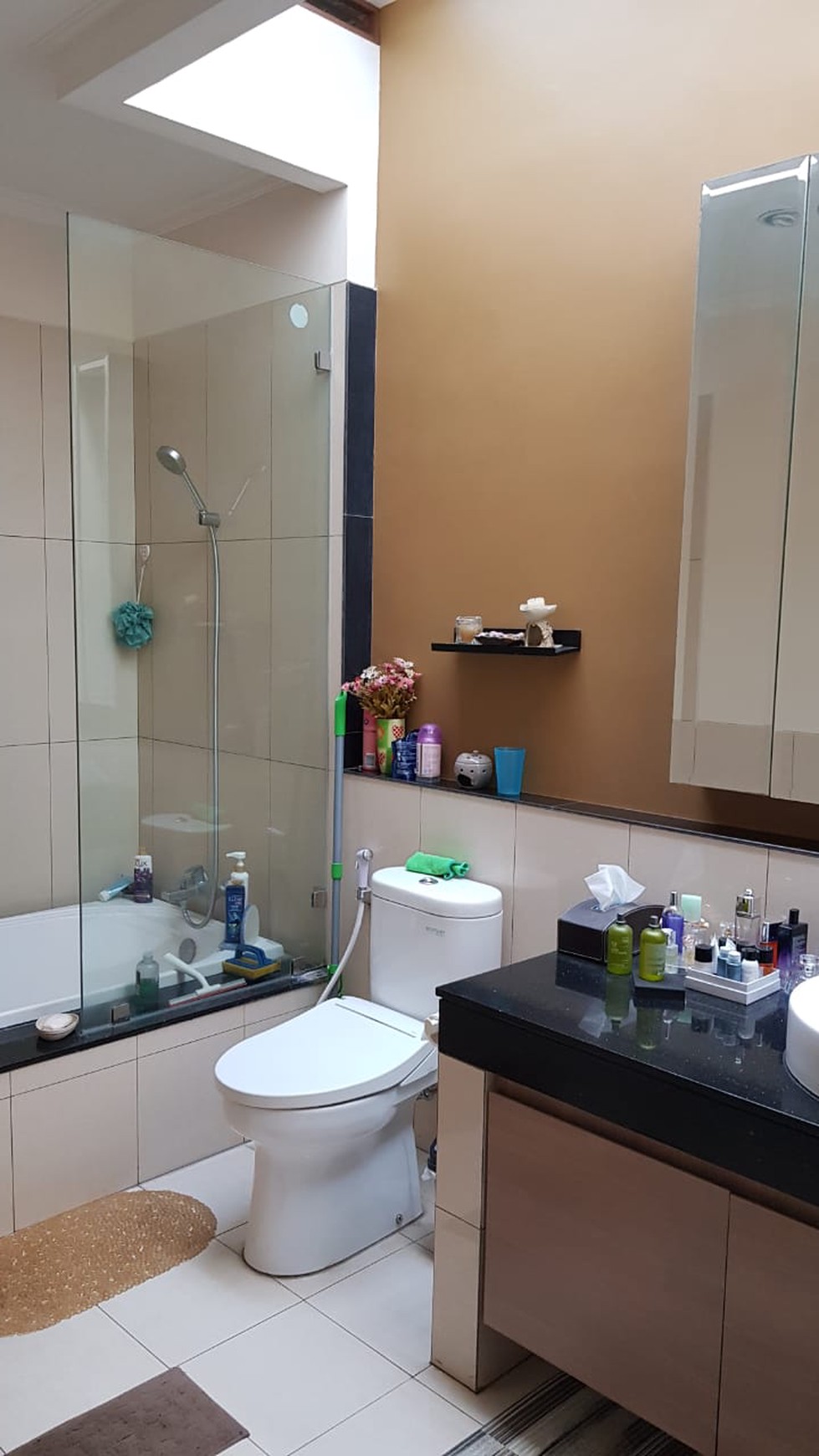 Rumah Siap Huni, Hunian Nyaman dan Asri @Mertilang, Bintaro