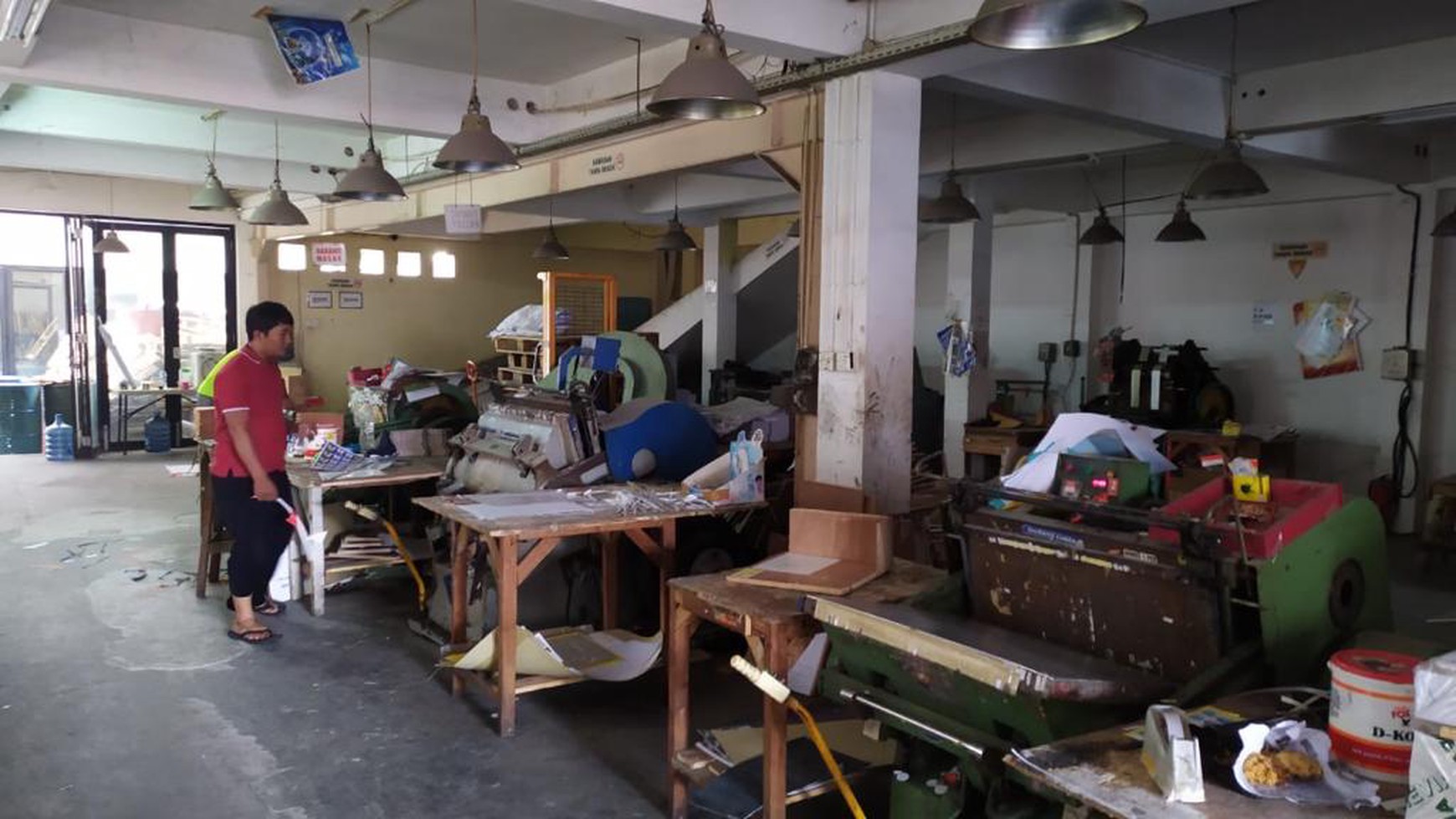 Ruko untuk usaha ,siap huni,pinggir jalan kebayoran lama jaksel