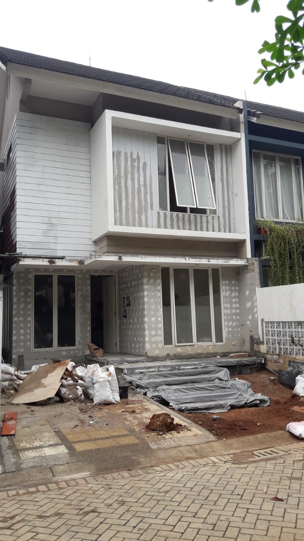 Rumah Baru,Cakep,dalam cluster di Bintaro Jaya 9