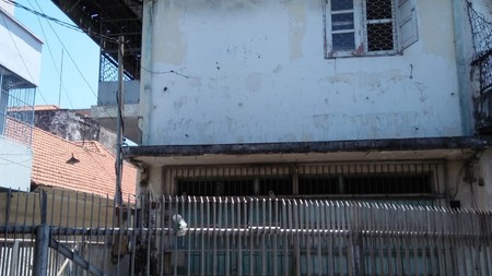 Rumah dengan parkir luas jalan sidodadi