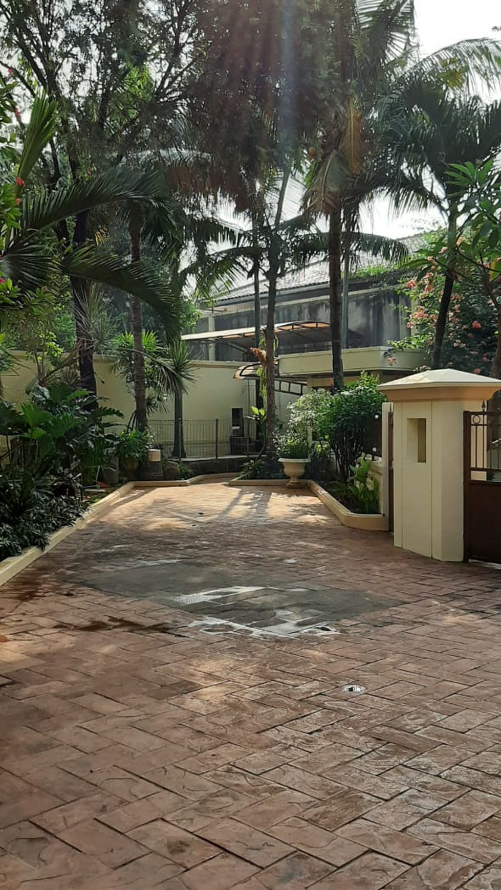 Rumah MEWAH, Siap Huni, dan Lokasi Strategis @Jl Pinguin, Bintaro