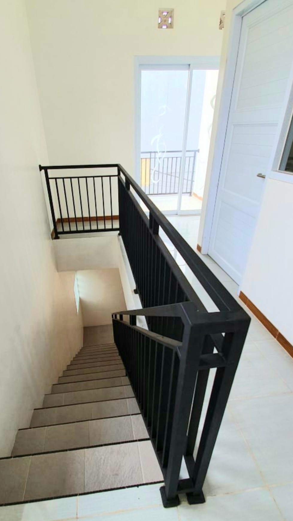 Rumah Hook Brand New Minimalis siap huni di kawasan Ciganjur harga 1,3M nego sampai DEAL