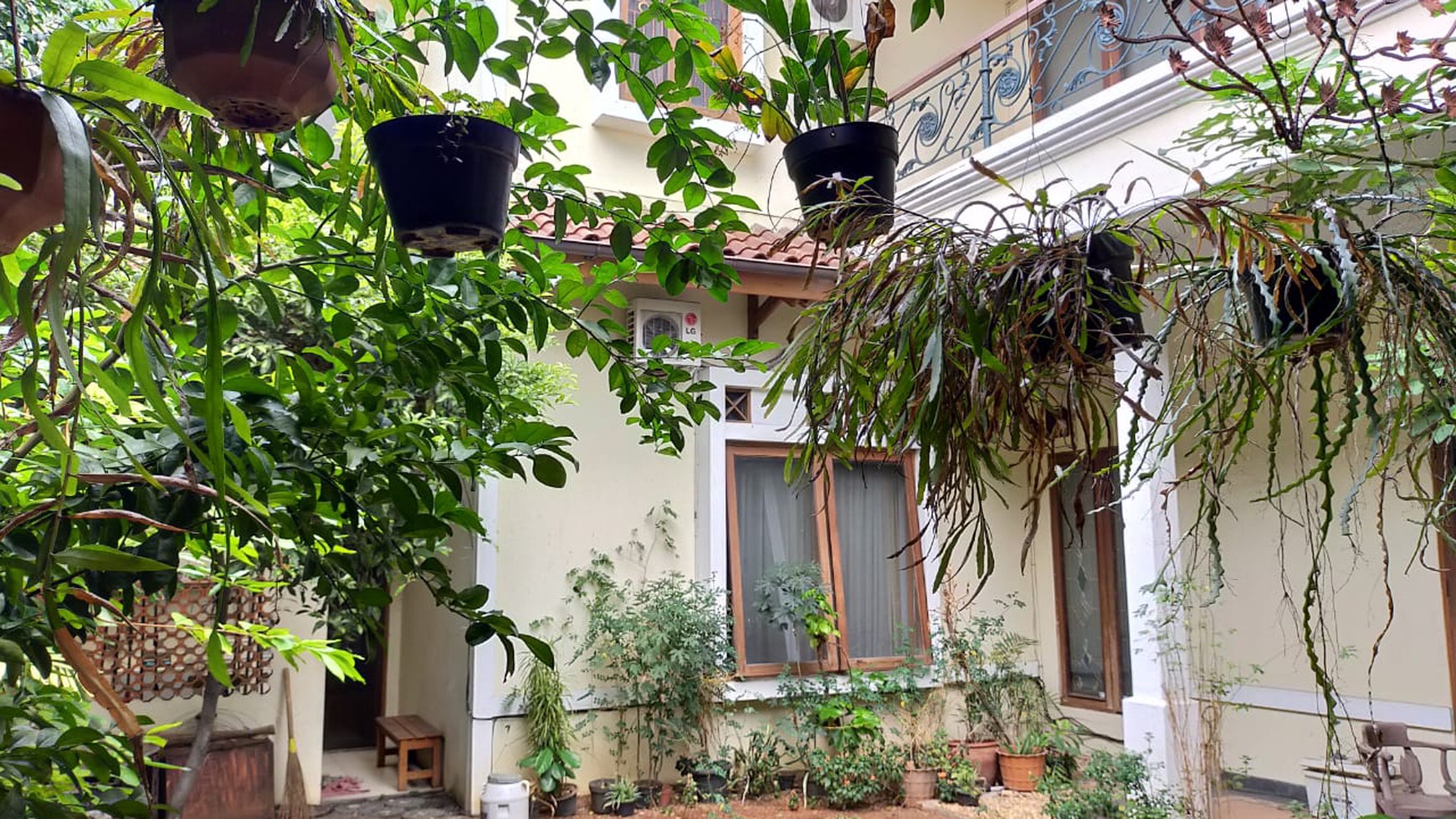 Rumah Siap Huni Asri dan Terawat Di Benhil Jakarta Pusat