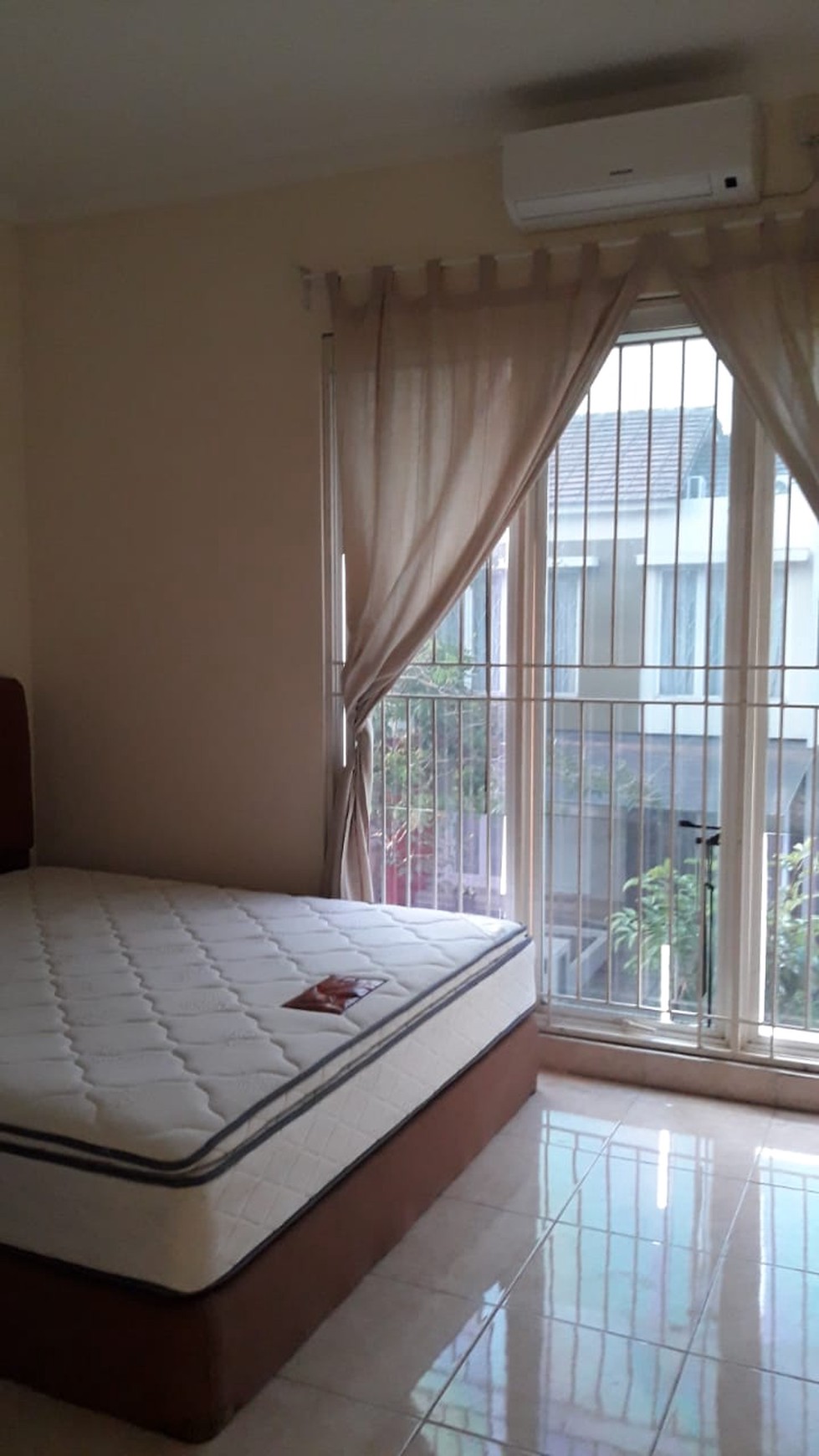 Rumah Murah Di Graha Raya