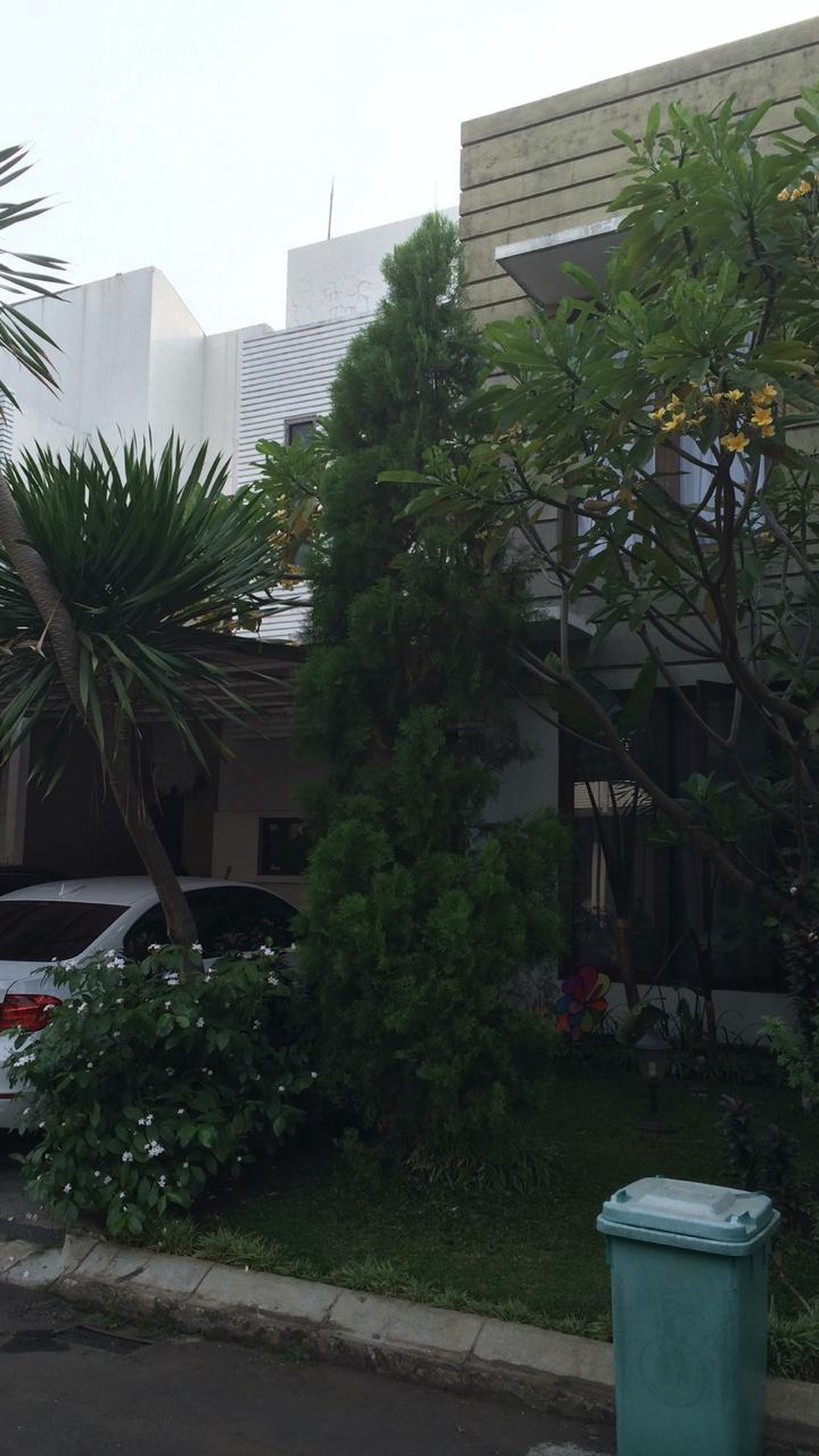Rumah Greenwoods bagus dalam cluster