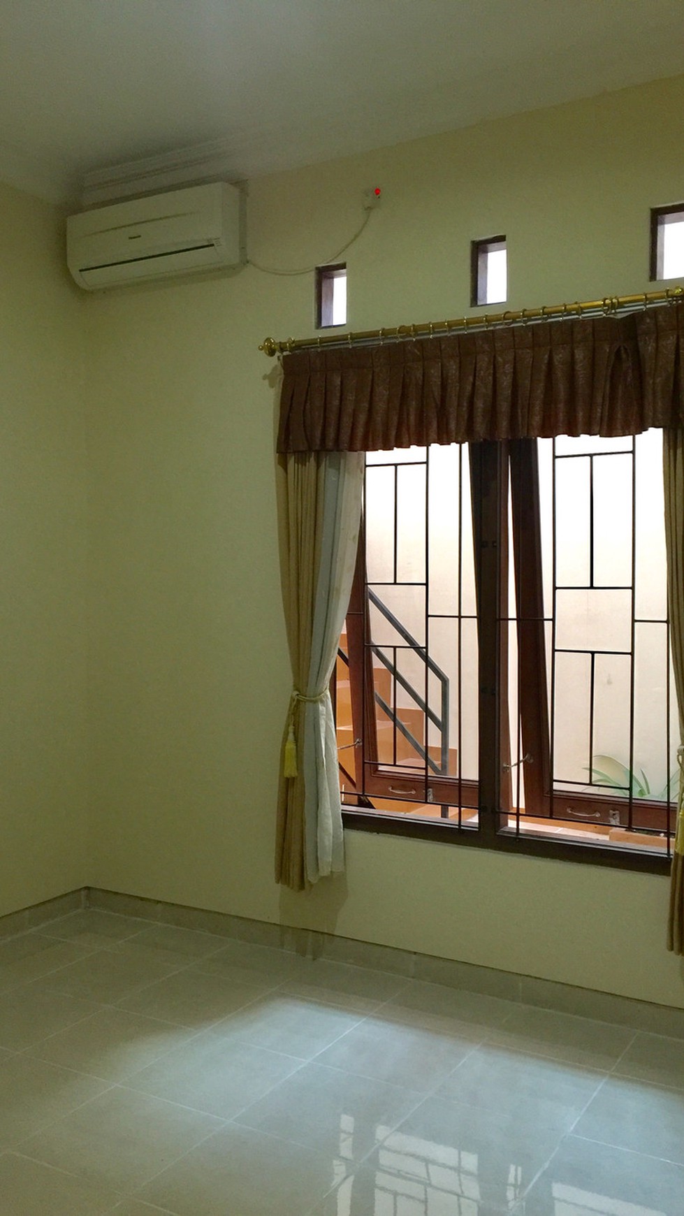 RUMAH CANTIK DALAM PERUMAHAN MERAPI REGENCY