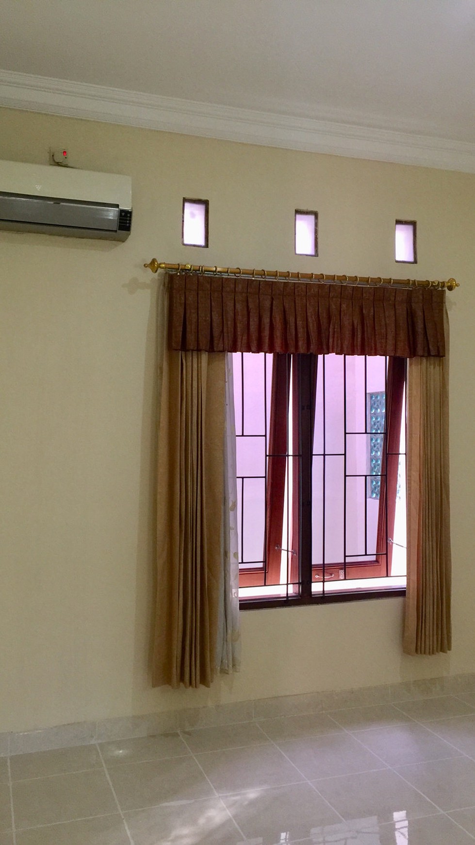 RUMAH CANTIK DALAM PERUMAHAN MERAPI REGENCY
