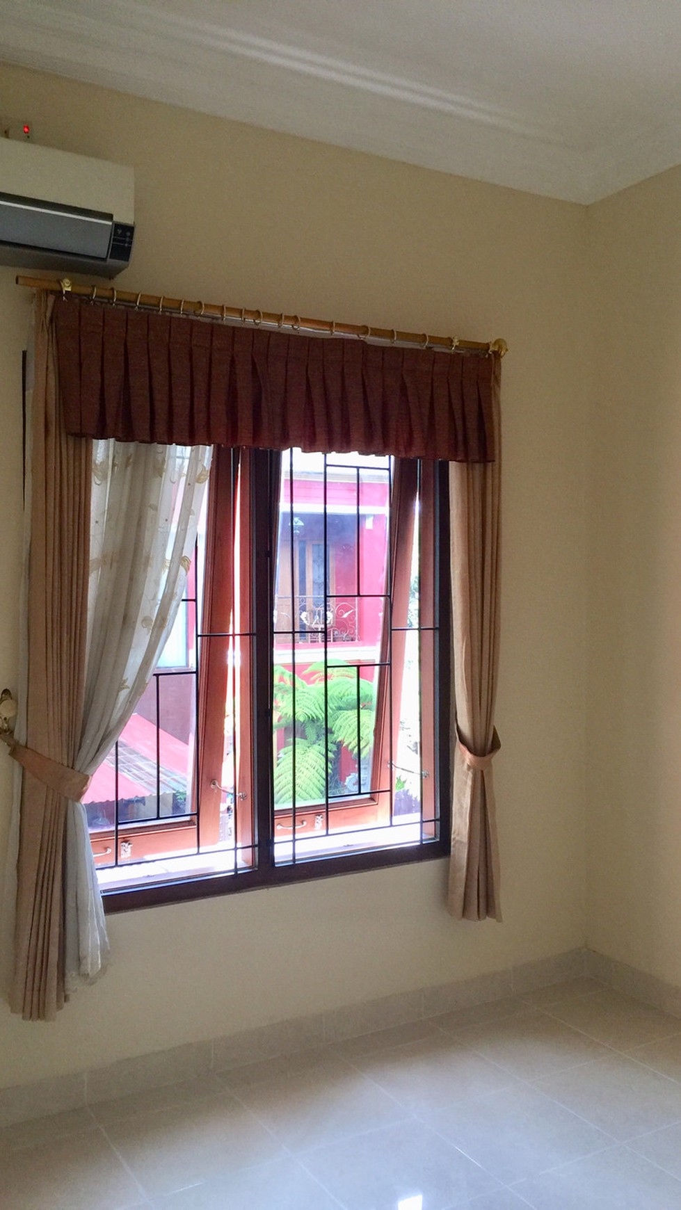 RUMAH CANTIK DALAM PERUMAHAN MERAPI REGENCY