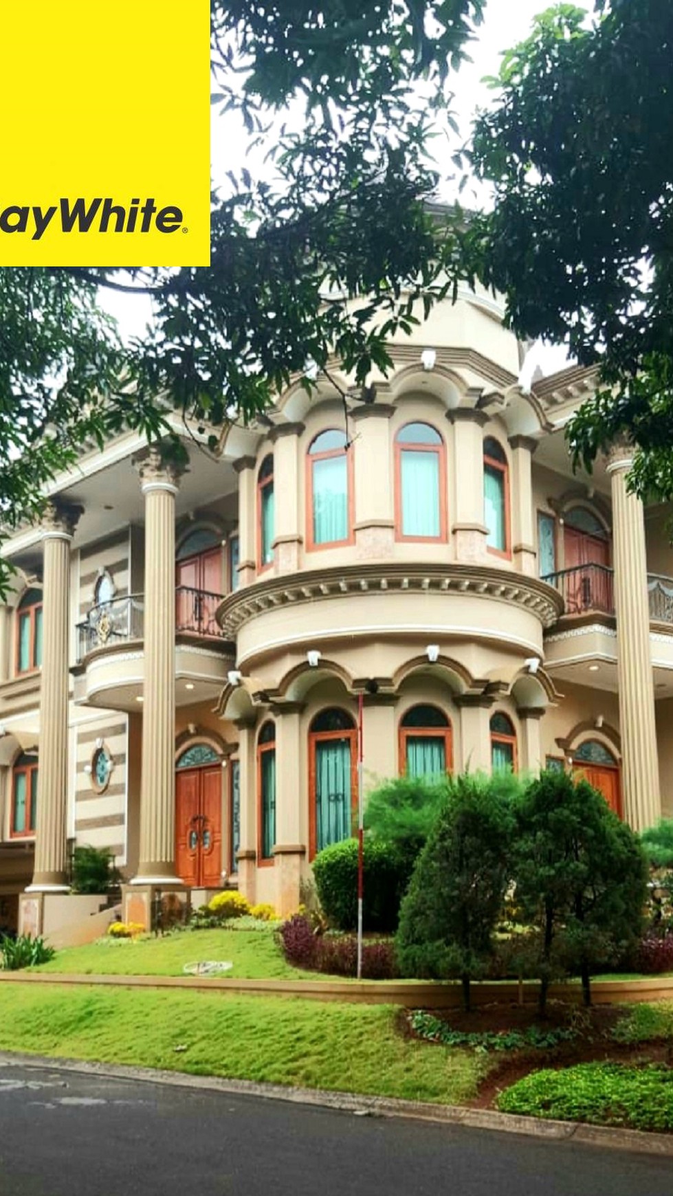 Rumah Mewah Desain Eropa Modern dan Klasik di Bintaro Luas 250m Harga 8,5M Nego.