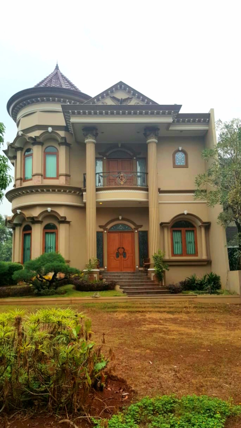 Rumah Mewah Desain Eropa Modern dan Klasik di Bintaro Luas 250m Harga 8,5M Nego.