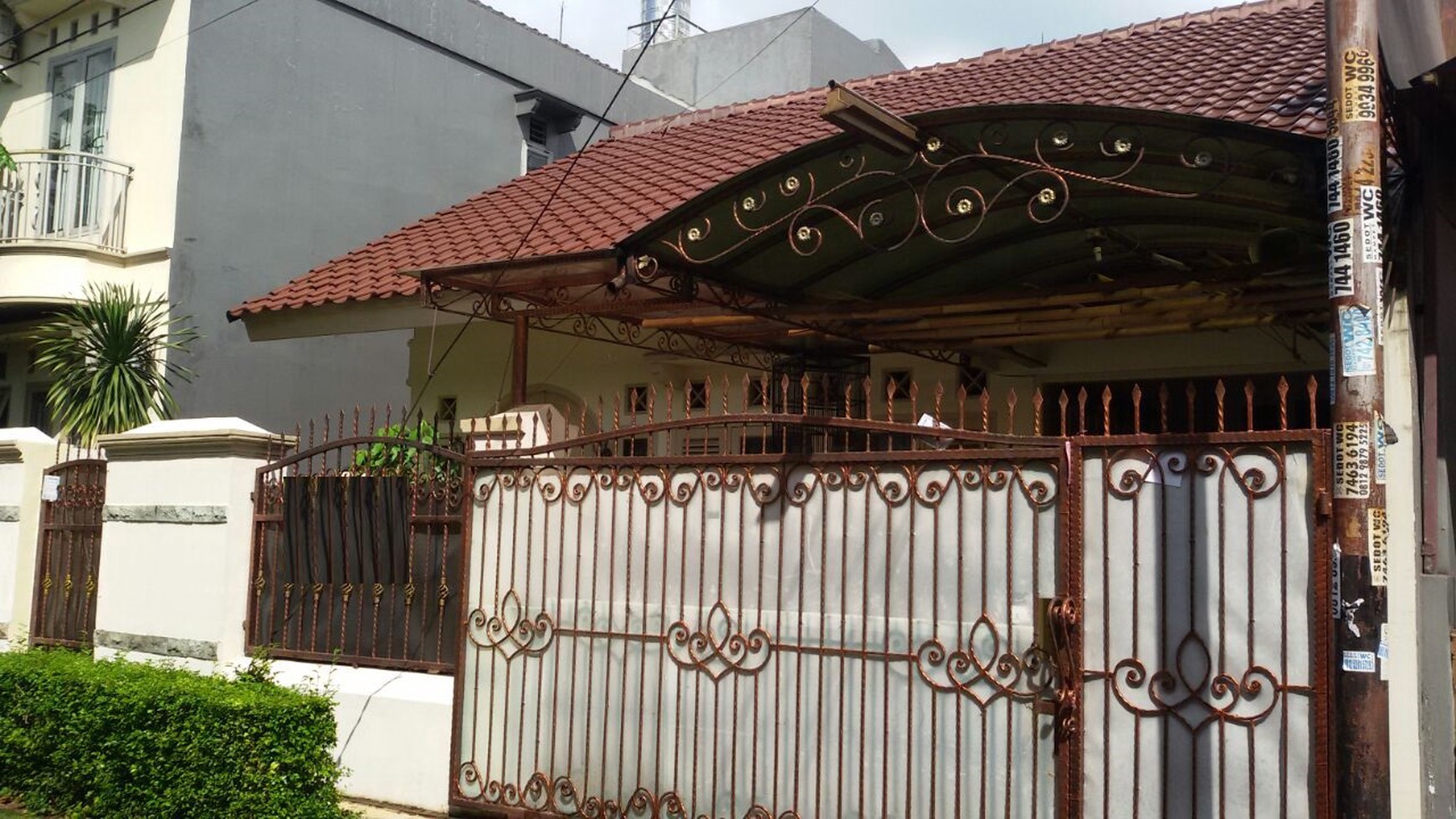 RUMAH CANTIQ DI AREA BINTARO JAYA SEKTOR 1 ASRI SIAP HUNI DEKAT PUSAT BISNIS & USAHA.