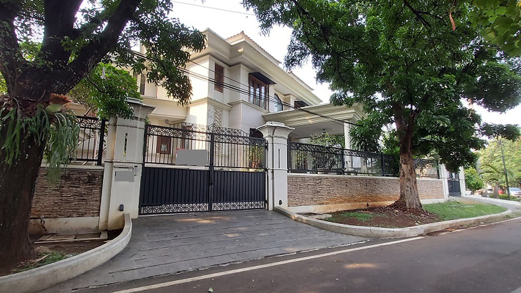 RUMAH DI PONDOK INDAH, JAKARTA SELATAN, PRIVATE POOL, DEKAT SEKOLAH JIS DAN AKSES TOL JORR