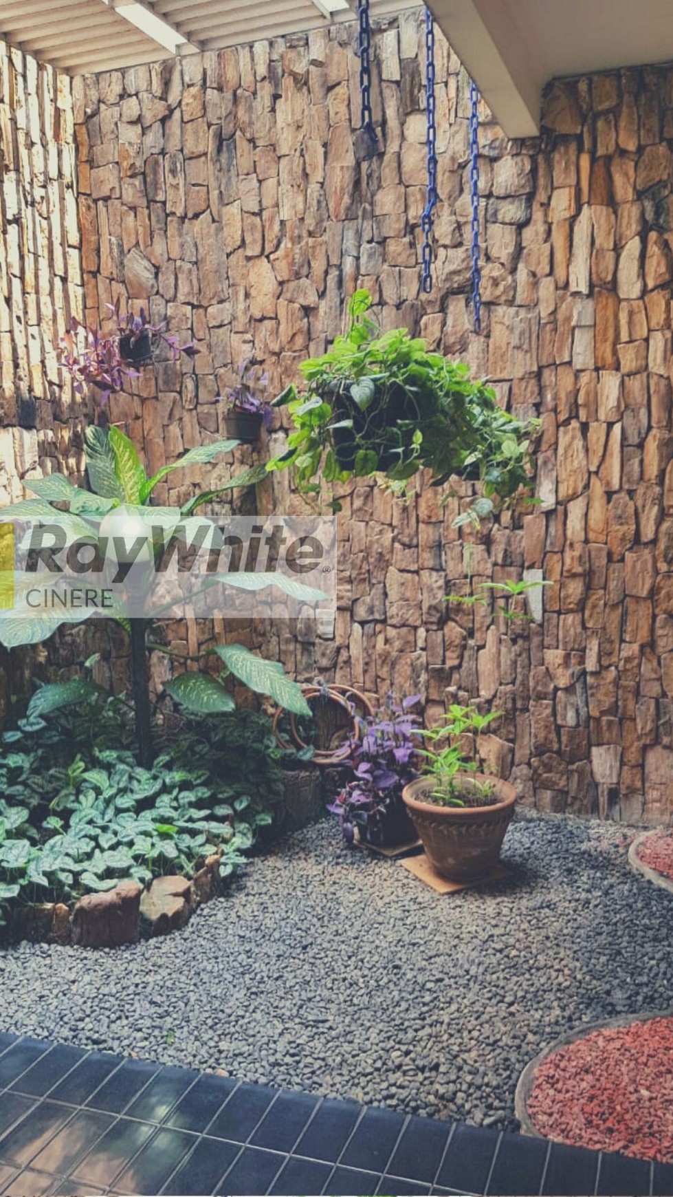 Rumah Lama Terawat dan Indah di Kawasan Pondok Indah