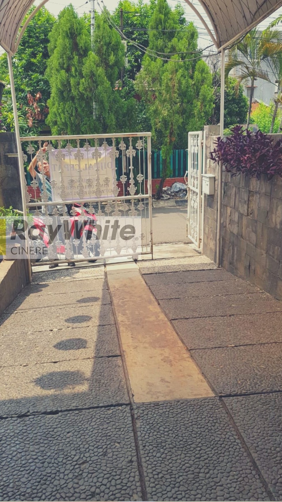 Rumah Lama Terawat dan Indah di Kawasan Pondok Indah